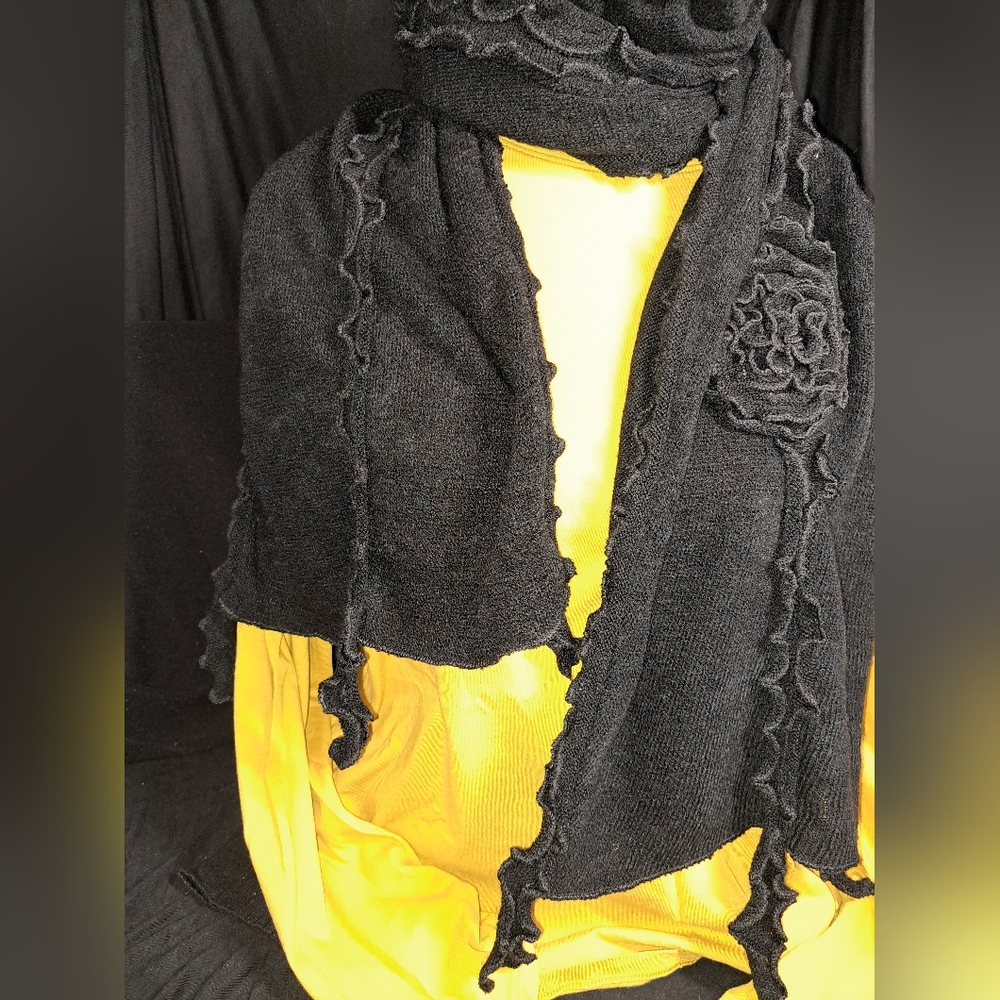 Beautiful Rosette Knit Scarf - Picture 4 of 6
